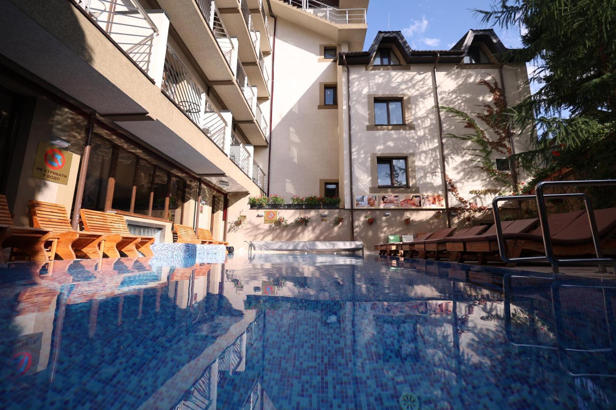 Romantik Spa Hotel Yaremche Exterior photo